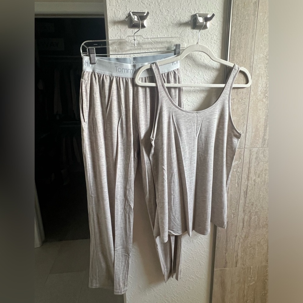 Tommy John Women's Second Skin Sleep Tank & Pant Set          (Brand New)